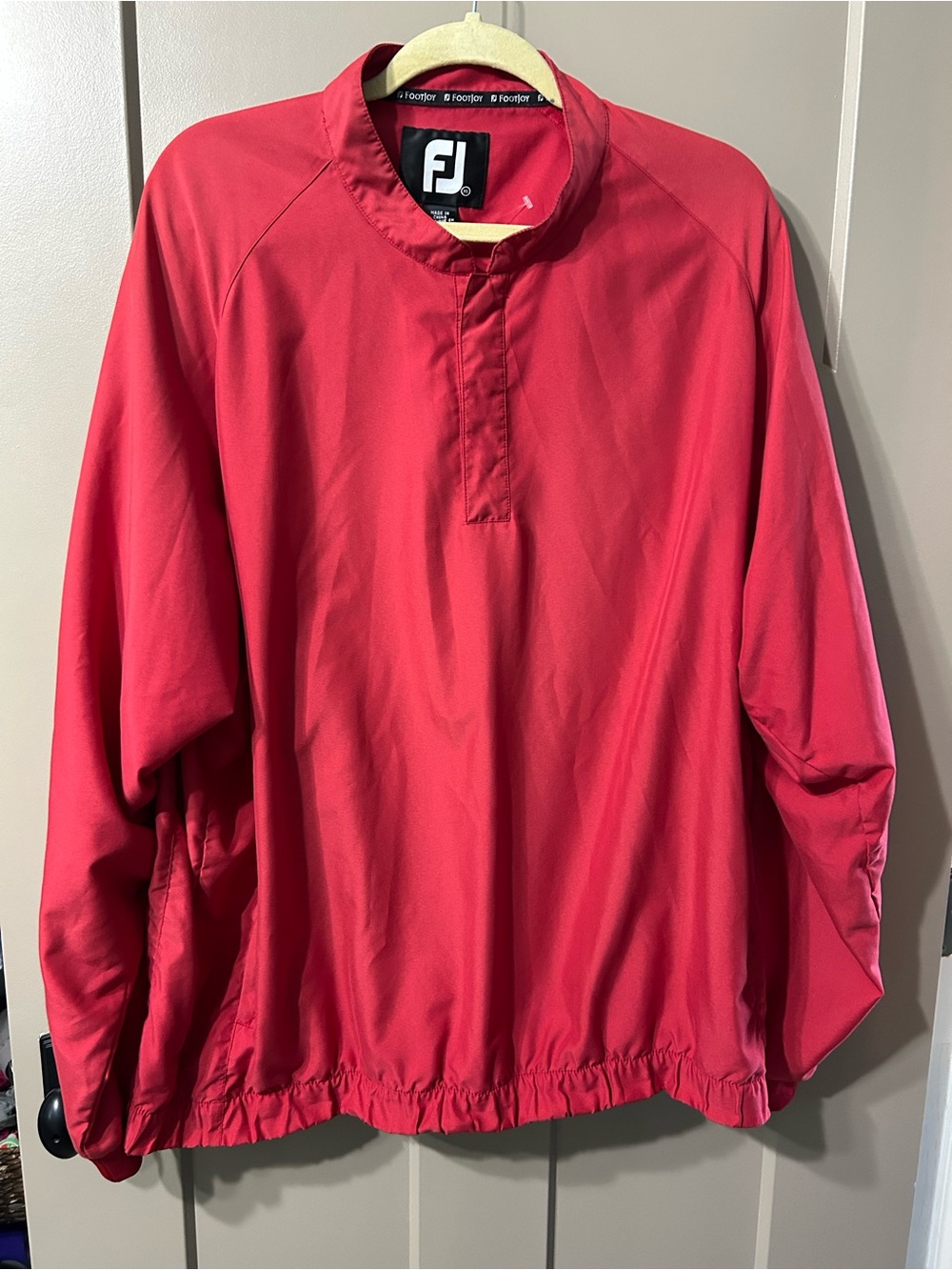 FootJoy Red Lightweight Golf Pullover long sleeve front pouch wind breaker